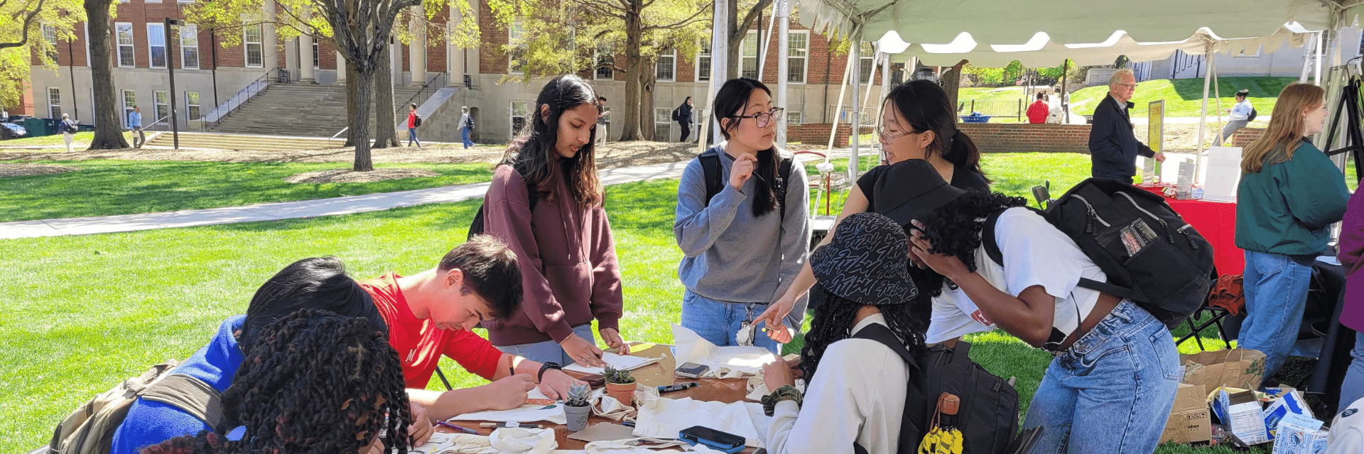 Students at earthfest decorating totebags